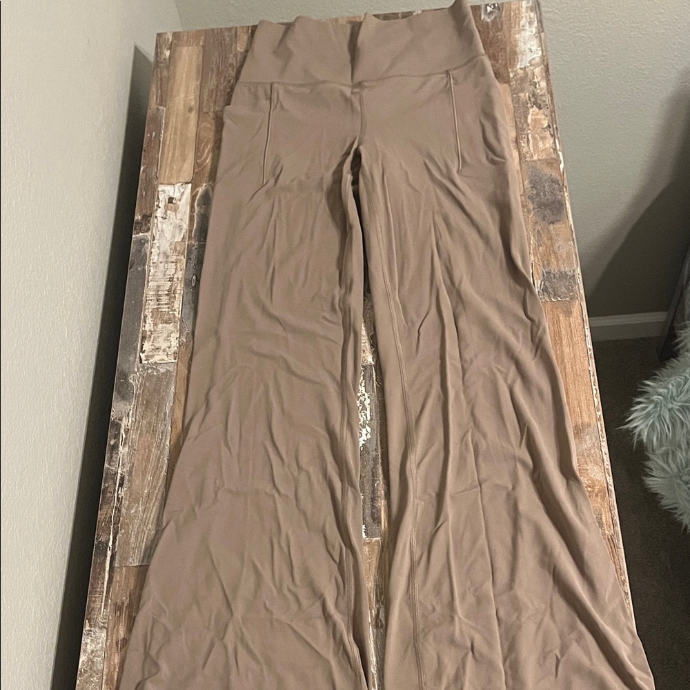 Women's Taupe High-Waisted Flared Legginga